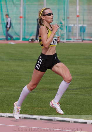 Lizzie Lee, winning th ewomen's 3000m on Day 1