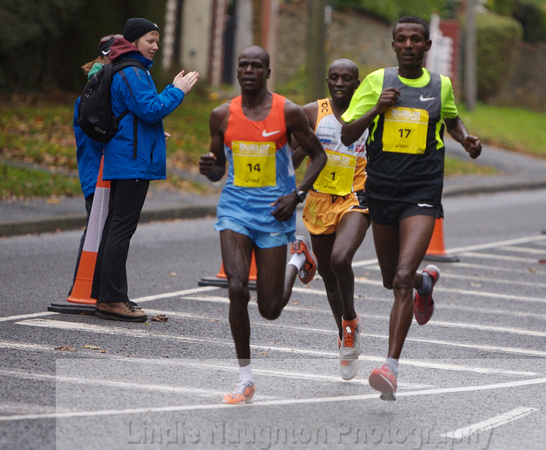 Leading group at 21 miles - Ndungu (1), Kipchumba (14), Bedada (17)